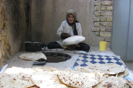 💢 رمضان در فرهنگ مردم روستای دستگرد قم پخت نان مخصوص (بیست و هفتمی)